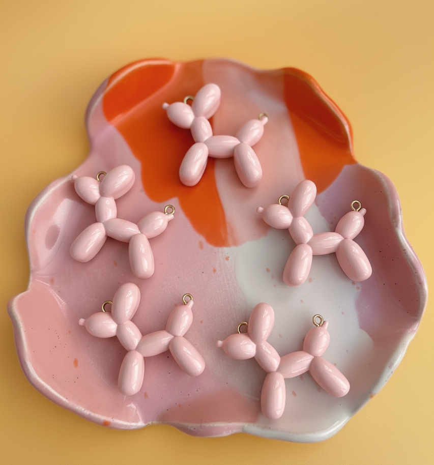 Charm chien rose clair.png